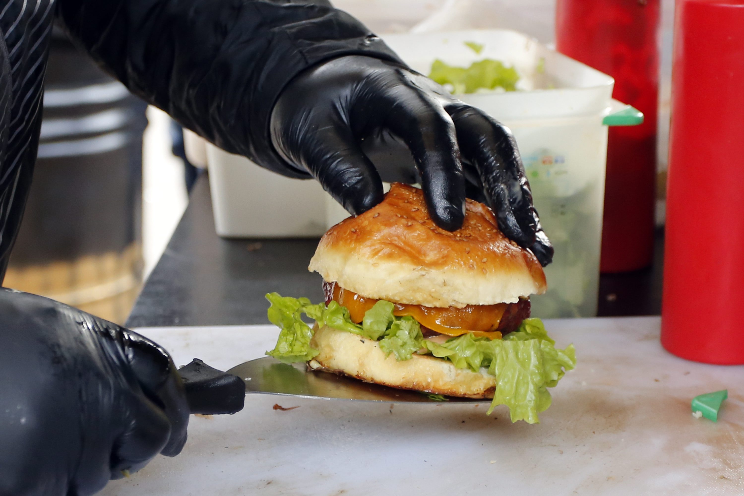 Dobra Hrana MEAT THE KING Na Advent su došli s handmade smokerom, a